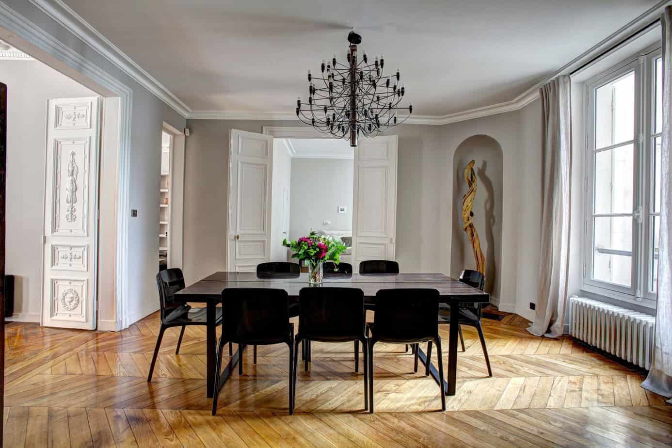 private dining room in a home with a table that seats 8. One of the perfect reasons why people are hiring a private chef, for their privacy.